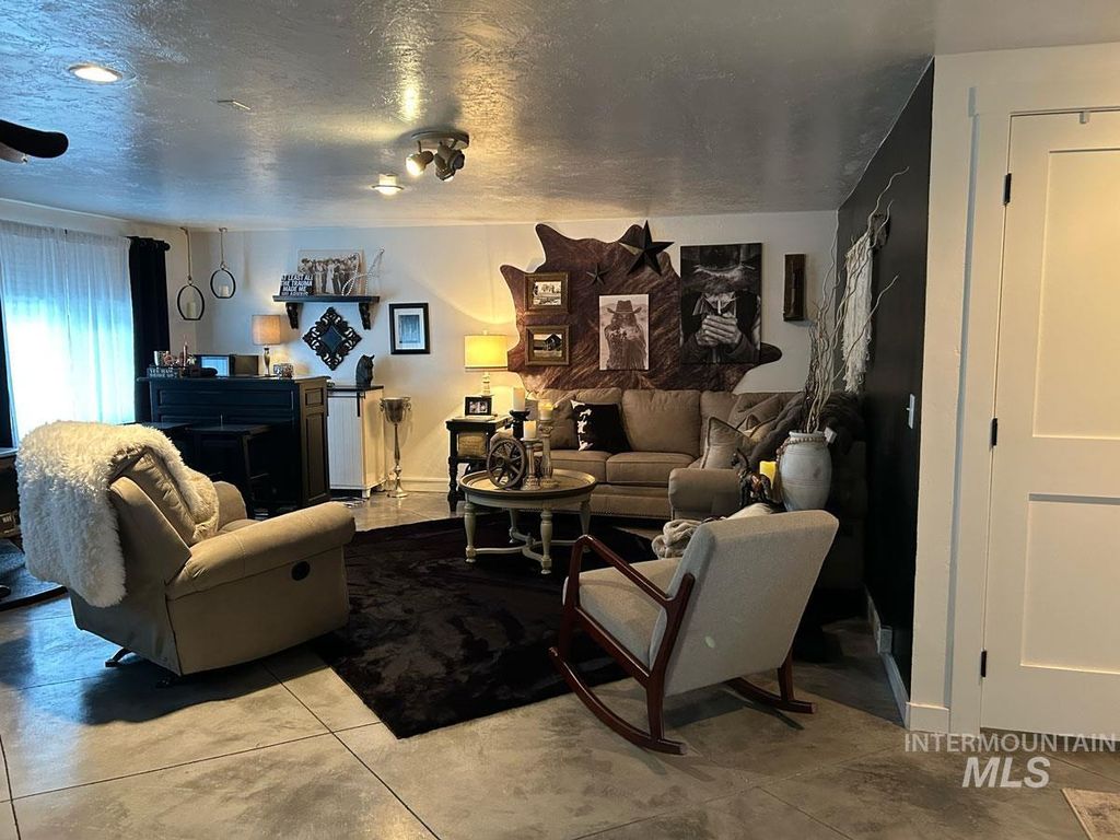 Photo of 525 S Star Rd, Star, ID 83669 (MLS # 98981139)