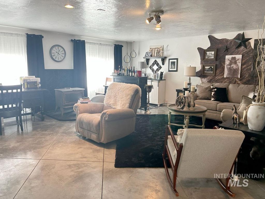 Photo of 525 S Star Rd, Star, ID 83669 (MLS # 98981139)