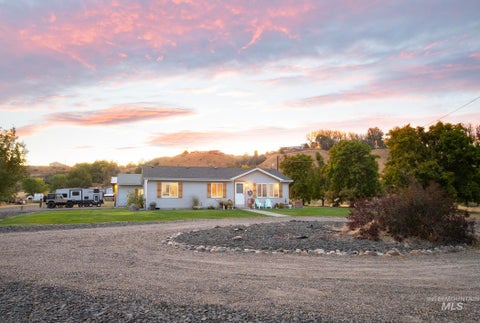 Photo of 412 Foothill Drive, Ontario, OR 97914 (MLS # 98999250)