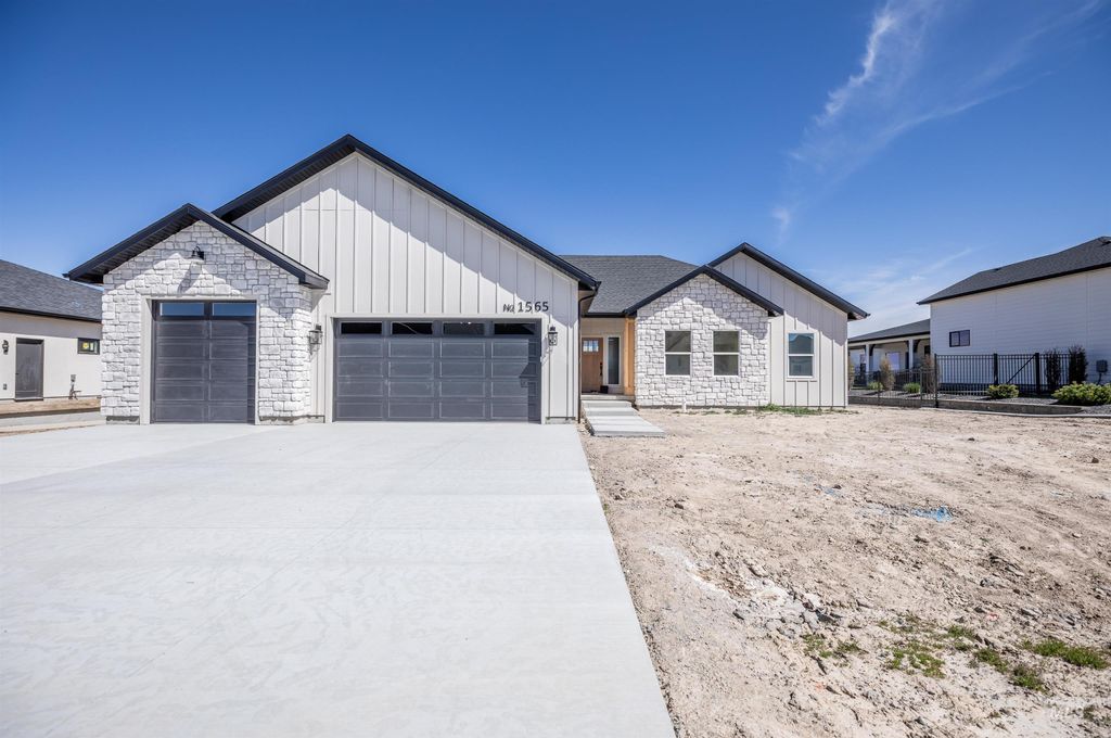 Photo of 1565 Clear Creek Loop, Twin Falls, ID 83301 (MLS # 98980325)