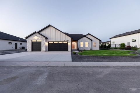 Photo of 1565 Clear Creek Loop, Twin Falls, ID 83301 (MLS # 98980325)