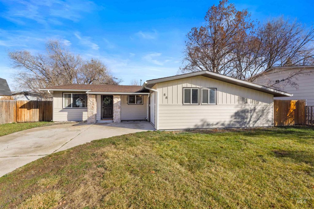 Photo of 88 N Ada St, Nampa, ID 83651 (MLS # 98971224)
