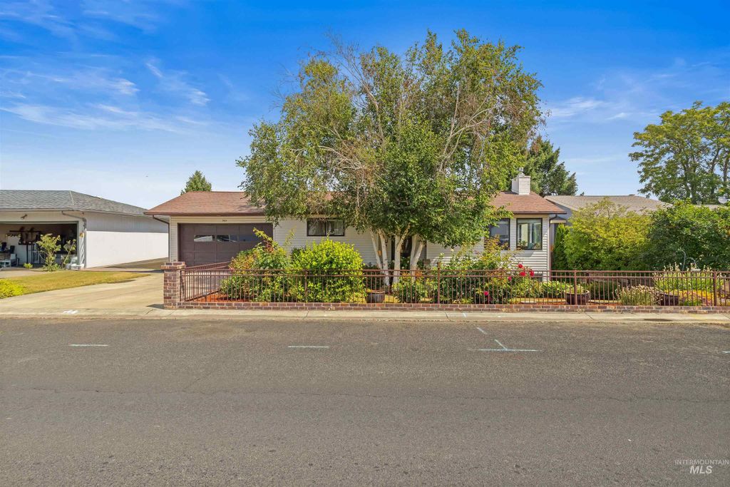 Photo of 905 Stewart Ave, Lewiston, ID 83501 (MLS # 98992200)