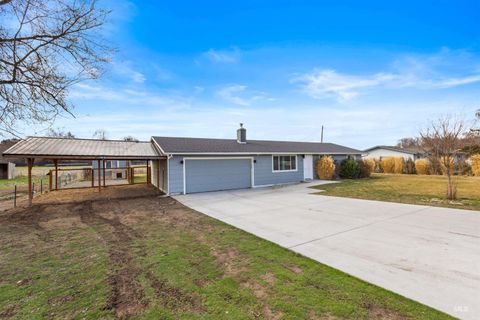 Photo of 2113 S Powerline Rd, Nampa, ID 83686 (MLS # 98976675)