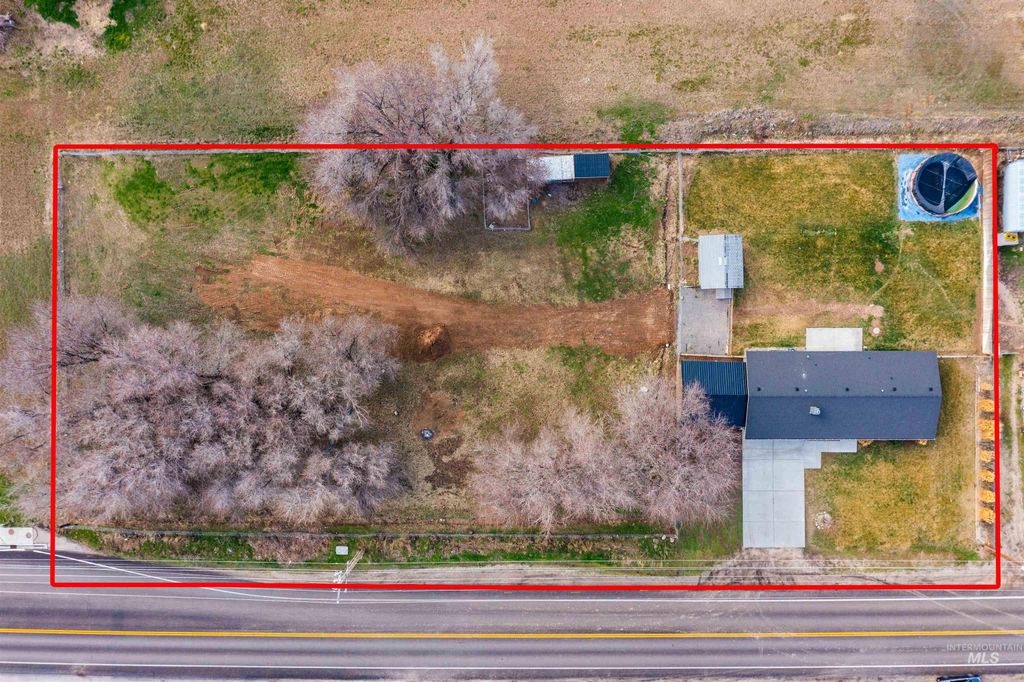 Photo of 2113 S Powerline Rd, Nampa, ID 83686 (MLS # 98976675)