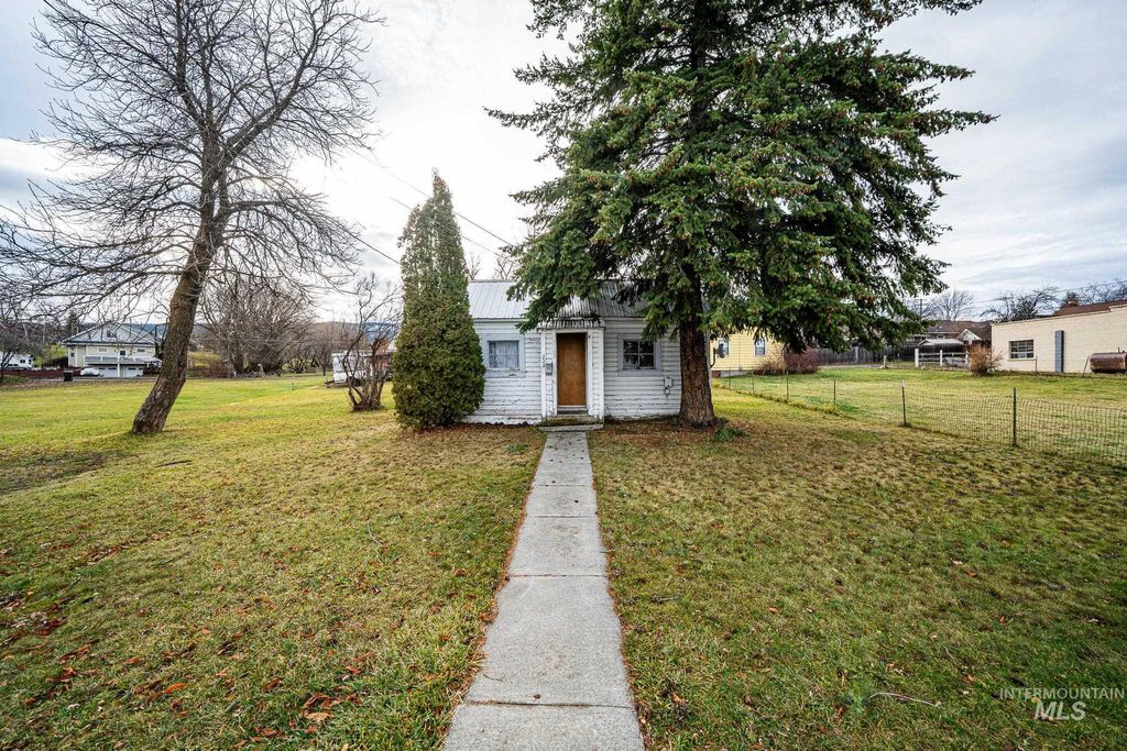 Photo of 222 E South Street, Grangeville, ID 83530 (MLS # 98969484)