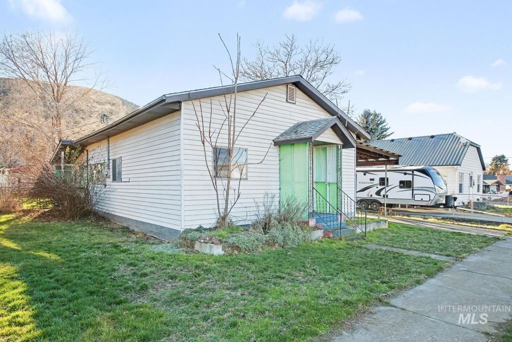 Photo of 332 High Street, Pomeroy, WA 99347 (MLS # 98971881)