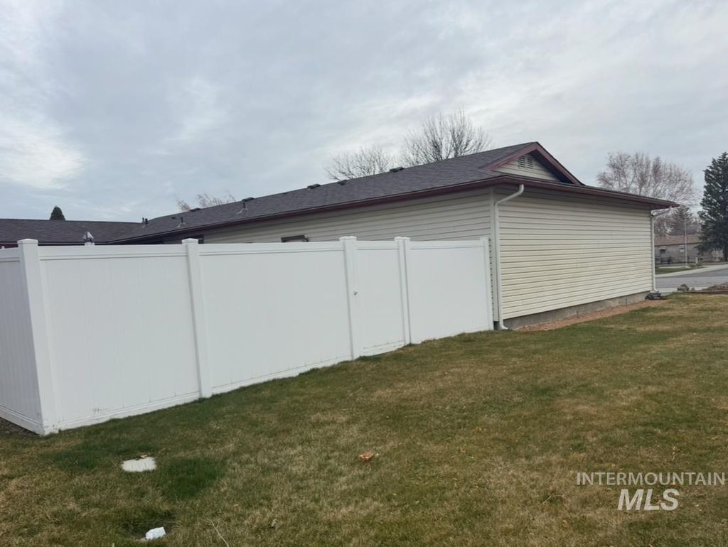 Photo of 1145 Utah St, Gooding, ID 83330 (MLS # 98977308)