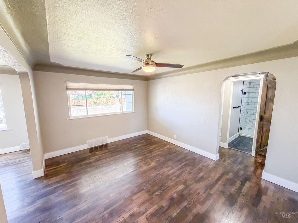 Photo of 915 E Amity, Nampa, ID 83686 (MLS # 98981143)