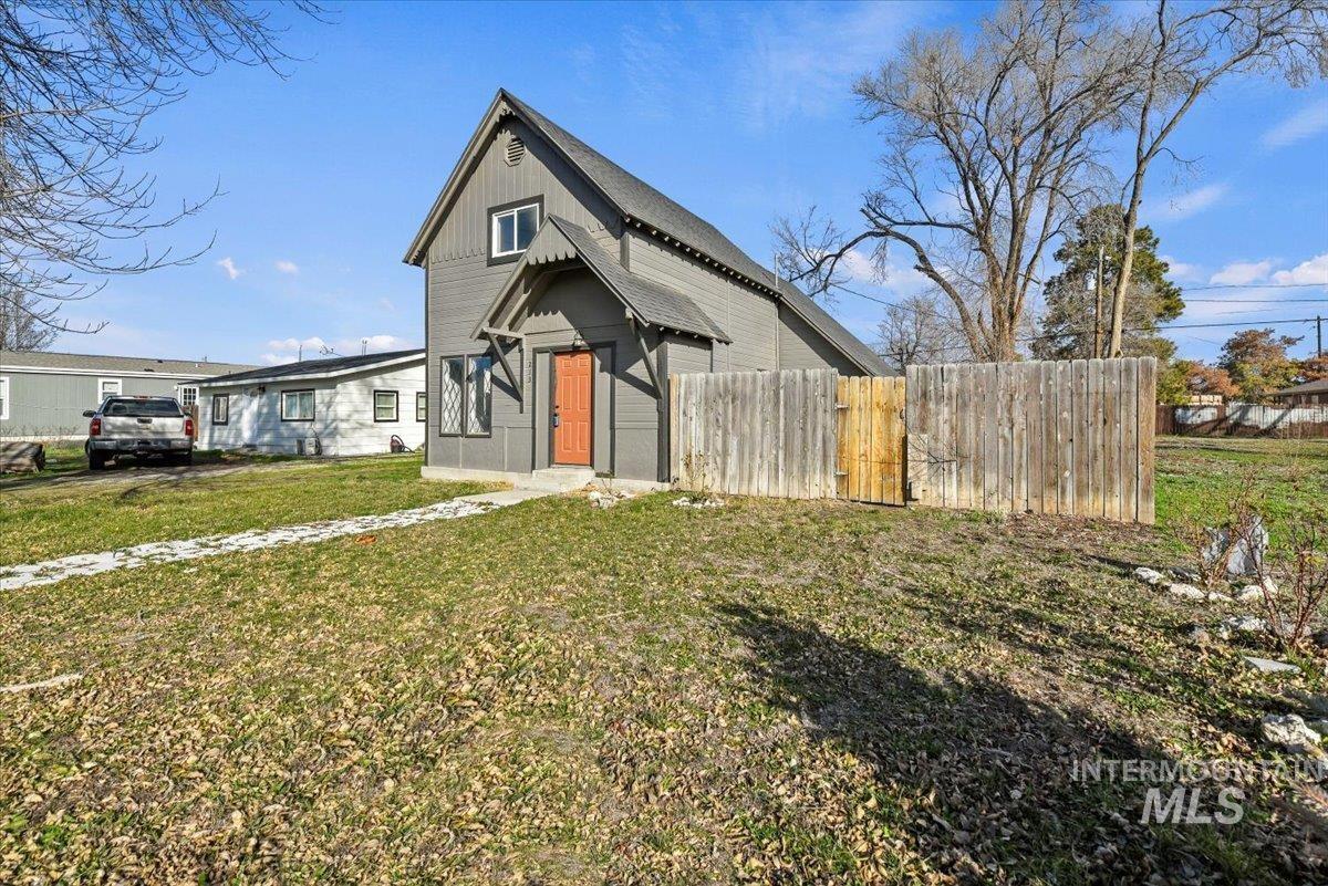 213 E Freeport Street