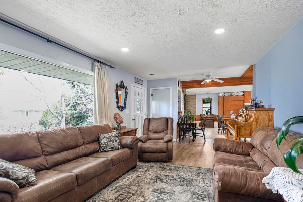 Photo of 19591 Queens Crown Rd, Carey, ID 83320 (MLS # 98985471)
