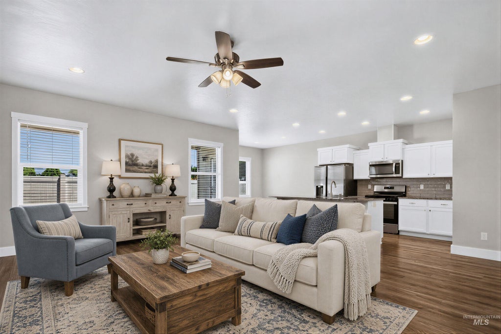 Photo of 970 S Banner St, Nampa, ID 83686 (MLS # 98994153)