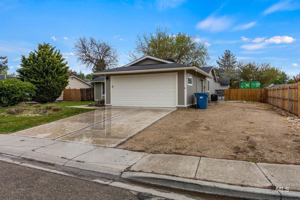 Photo of 7151 W Lamplighter St, Boise, ID 83714 (MLS # 98983283)