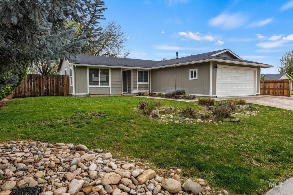 Photo of 7151 W Lamplighter St, Boise, ID 83714 (MLS # 98983283)