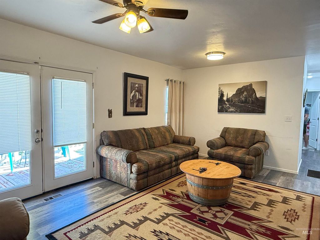 Photo of 421 6th St, Filer, ID 83328 (MLS # 98966376)