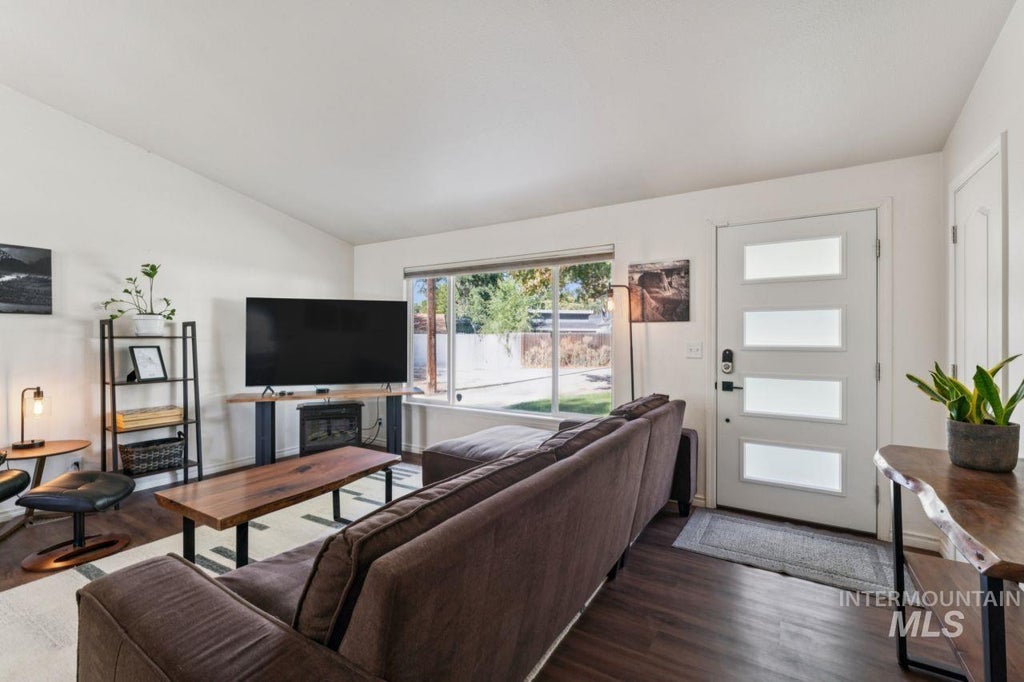 Photo of 3055 S Virginia Ave, Boise, ID 83705 (MLS # 99001206)