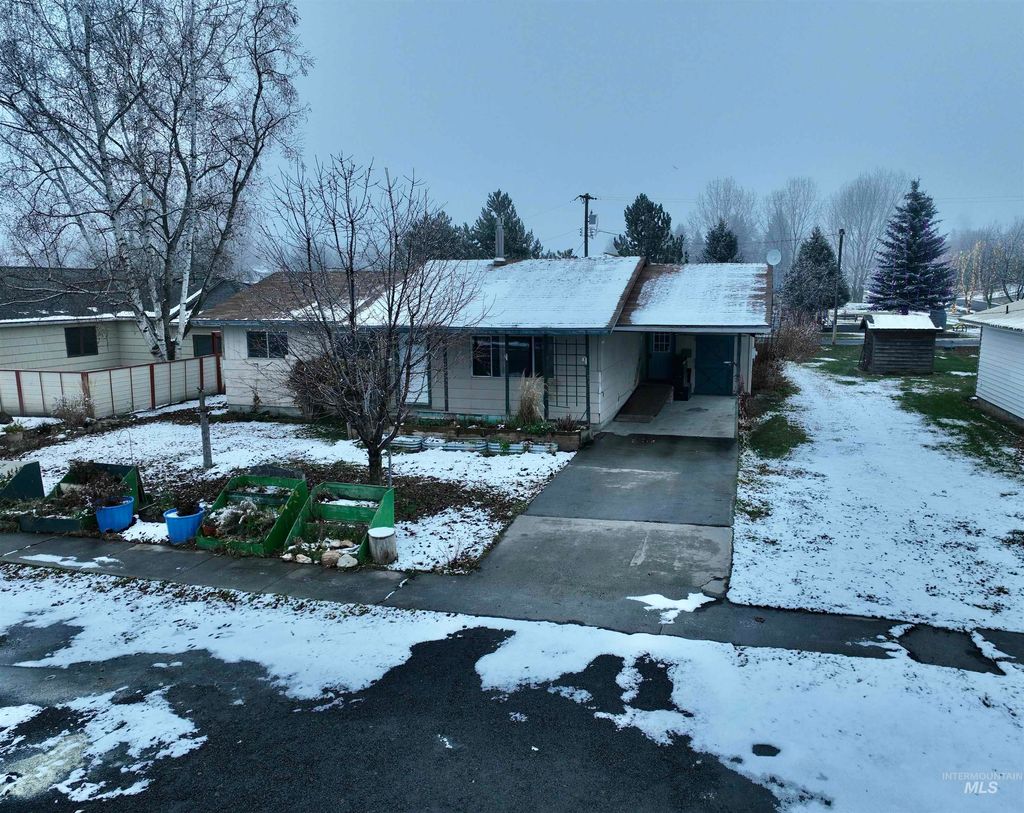 Photo of 417 Maple St, Nezperce, ID 83543 (MLS # 98969197)