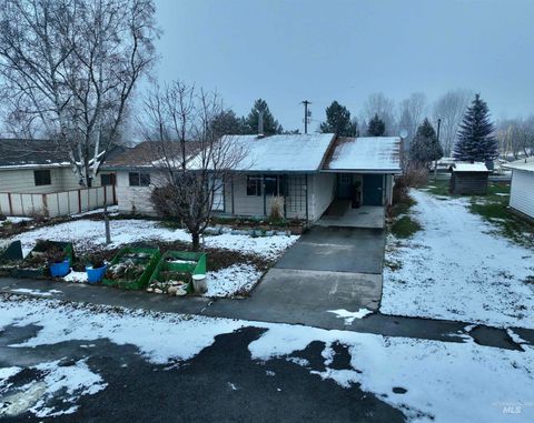 Photo of 417 Maple St, Nezperce, ID 83543 (MLS # 98969197)