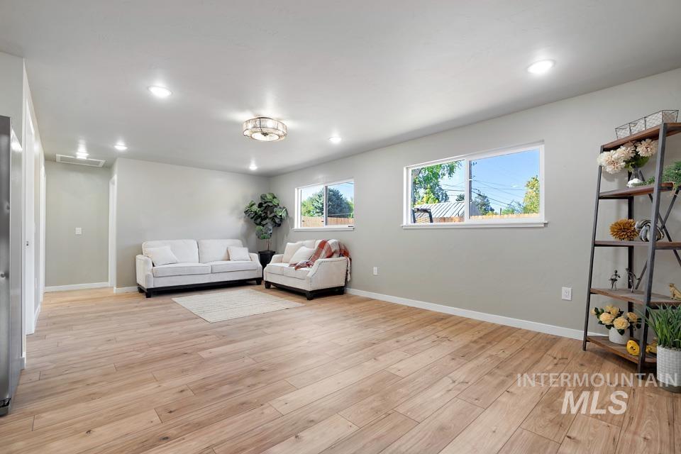 435 E 8th Street