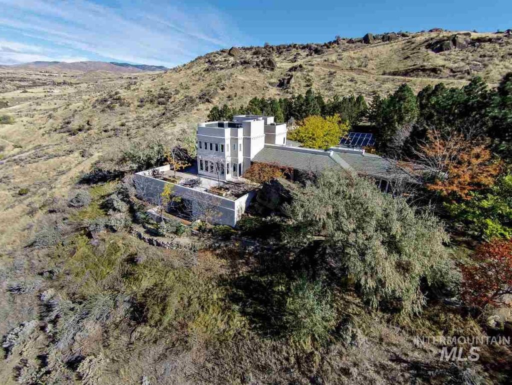 Photo of 2420 E Warm Springs Avenue, Boise, ID 83712 (MLS # 98963890)