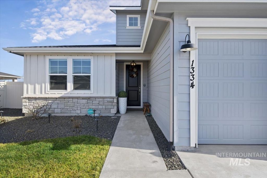 Photo of 1334 N Callander Way, Star, ID 83669 (MLS # 98973745)