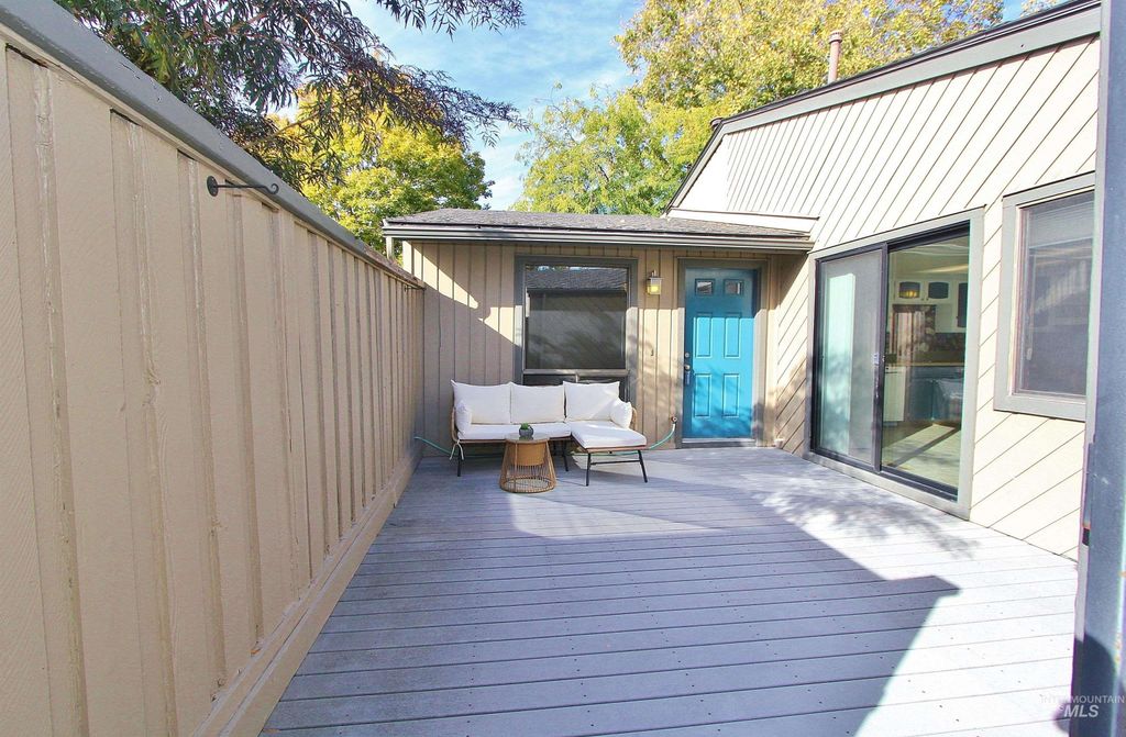 Photo of 7163 W Cascade Dr, Boise, ID 83704 (MLS # 98965122)