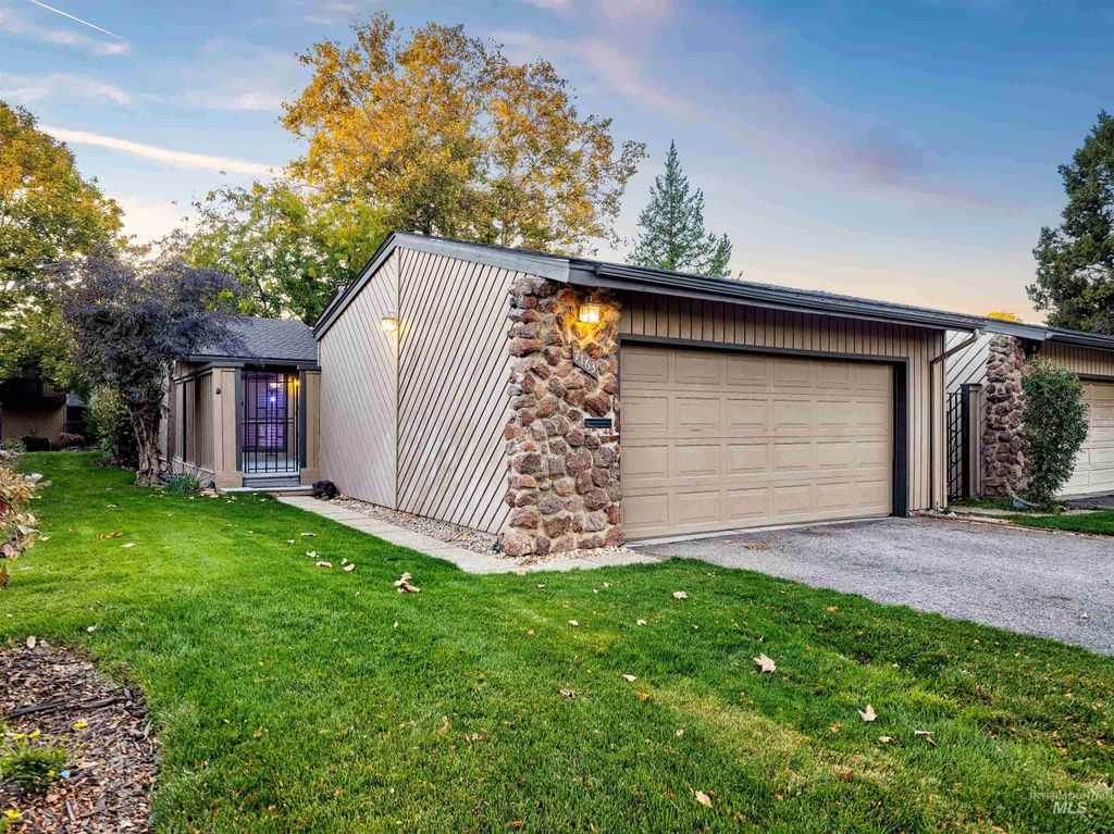 Photo of 7163 W Cascade Dr, Boise, ID 83704 (MLS # 98965122)