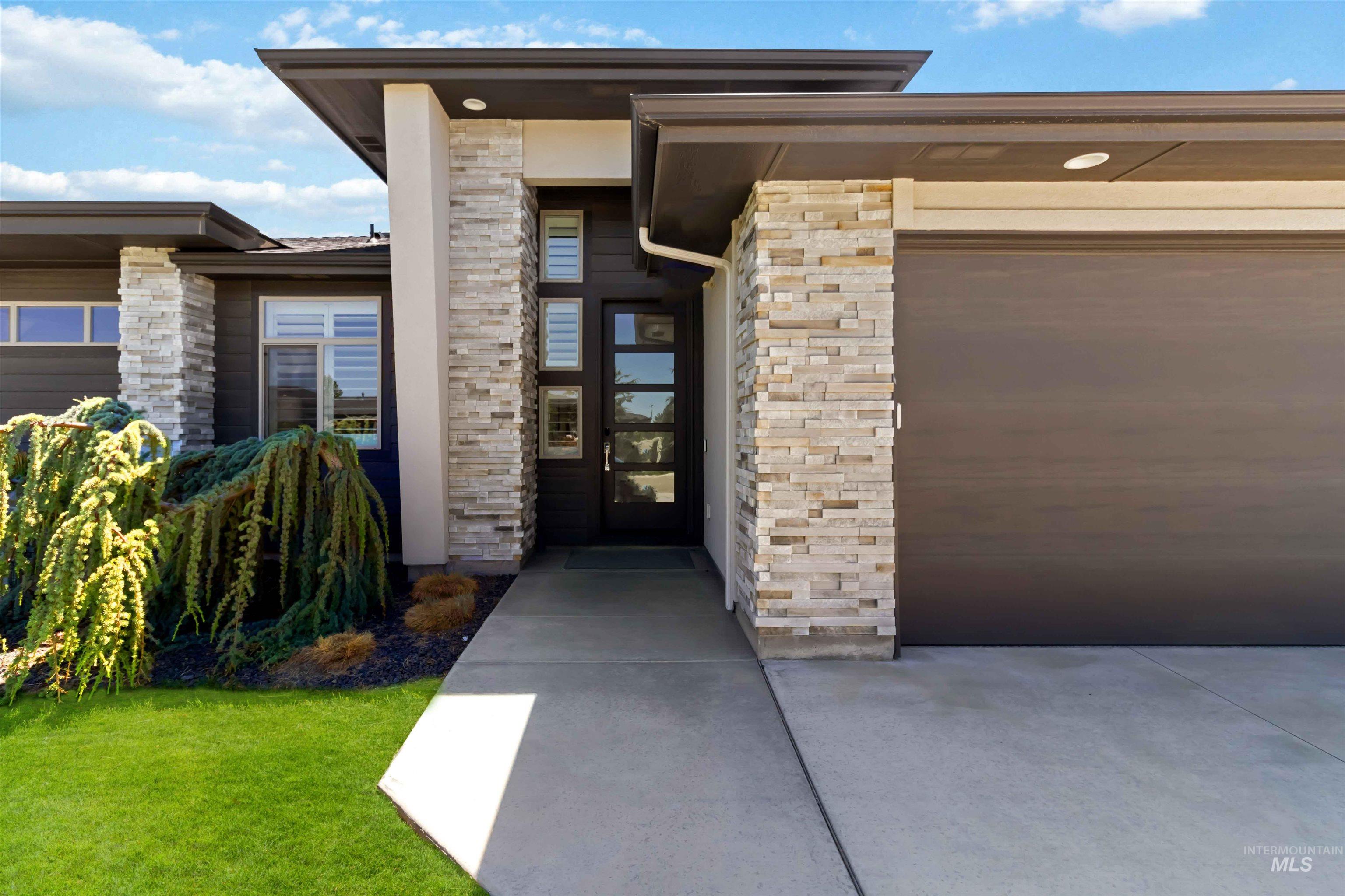 511 W Oak Springs Dr