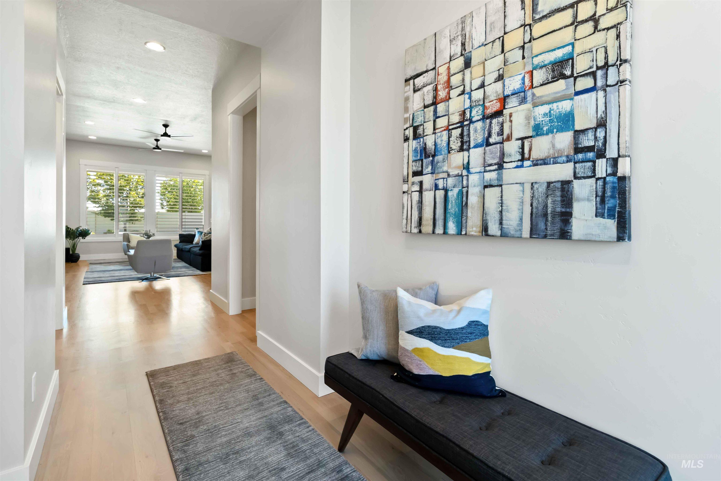 511 W Oak Springs Dr