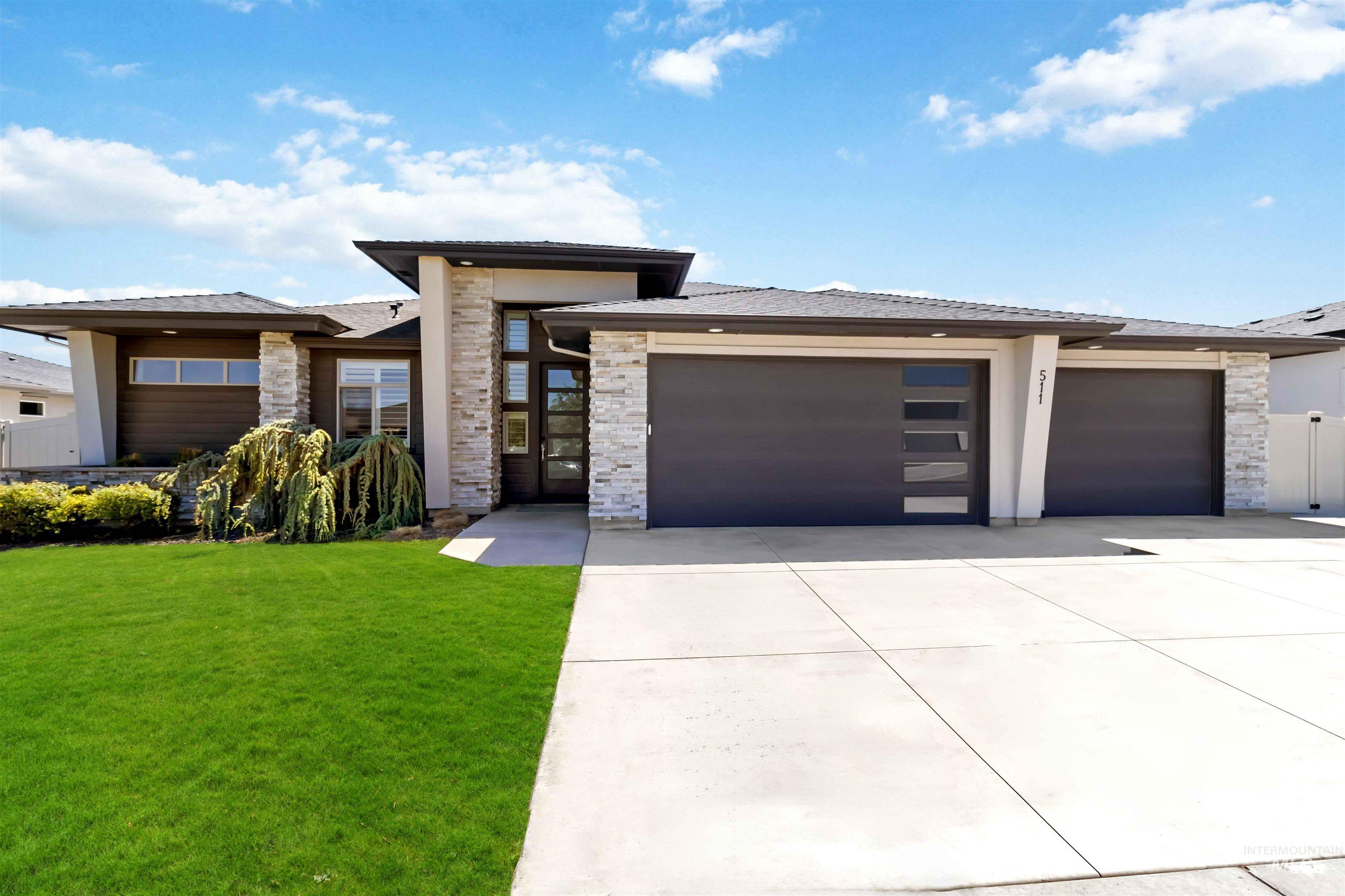 511 W Oak Springs Dr