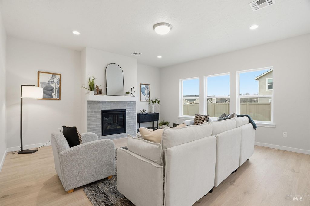 Photo of 7663 E Meriwether Dr, Nampa, ID 83687 (MLS # 98976699)