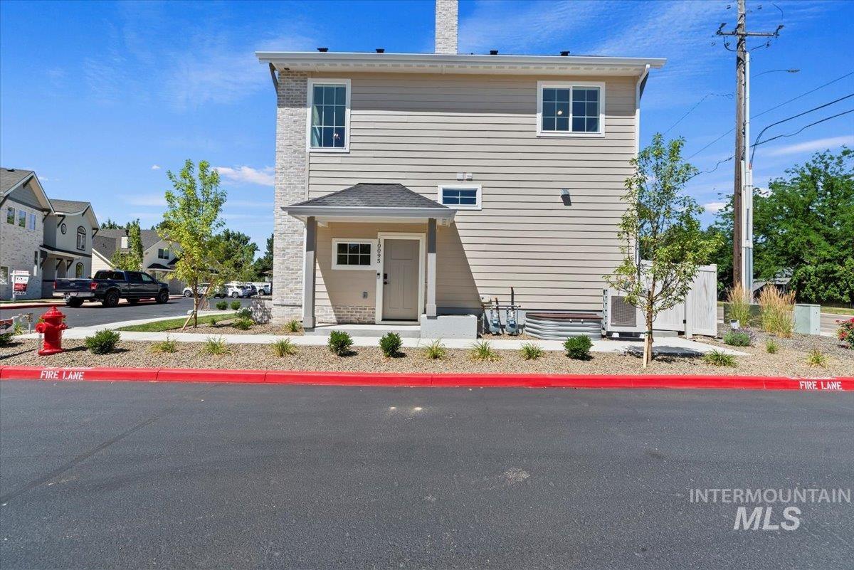 10093 W Mcmillan & 10095 Mcmillan (Adu)