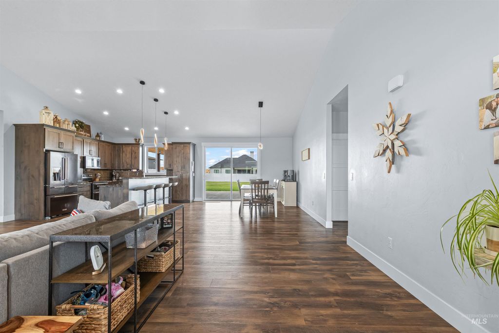 Photo of 2111 Vinifera Blvd, Lewiston, ID 83501 (MLS # 98977350)