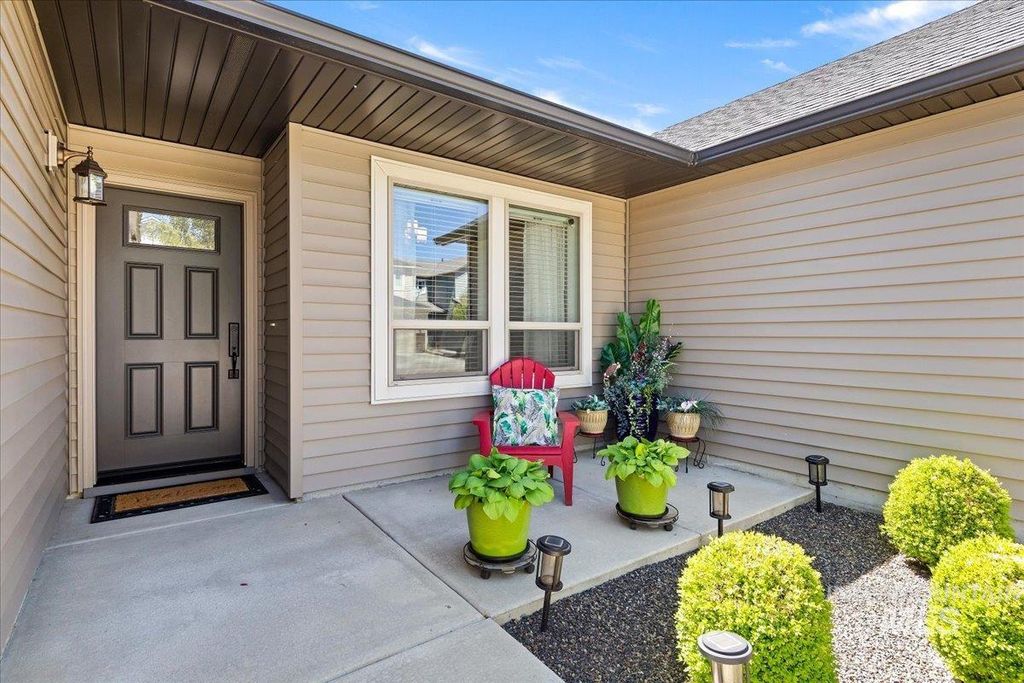 Photo of 4115 E Blueberry St, Meridian, ID 83642 (MLS # 98985486)