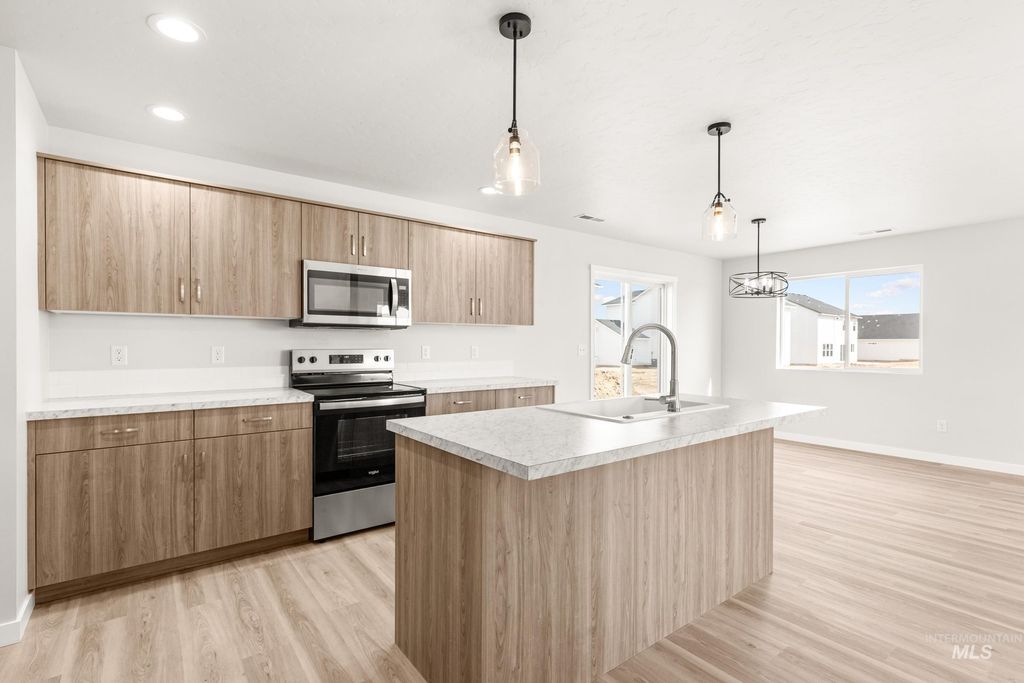 Photo of 13716 Redway Ct, Caldwell, ID 83607 (MLS # 98979266)