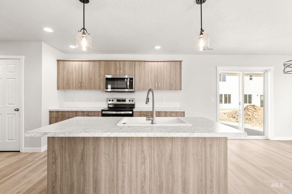 Photo of 13716 Redway Ct, Caldwell, ID 83607 (MLS # 98979266)