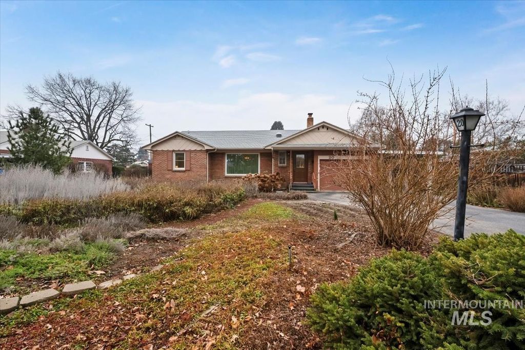 Photo of 20 S Mesa Vista Dr, Boise, ID 83705 (MLS # 98971941)