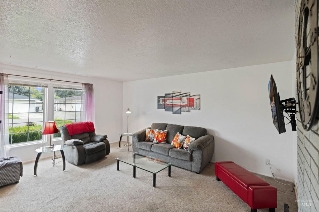 Photo of 6800 W Folk Dr, Boise, ID 83704 (MLS # 98963675)