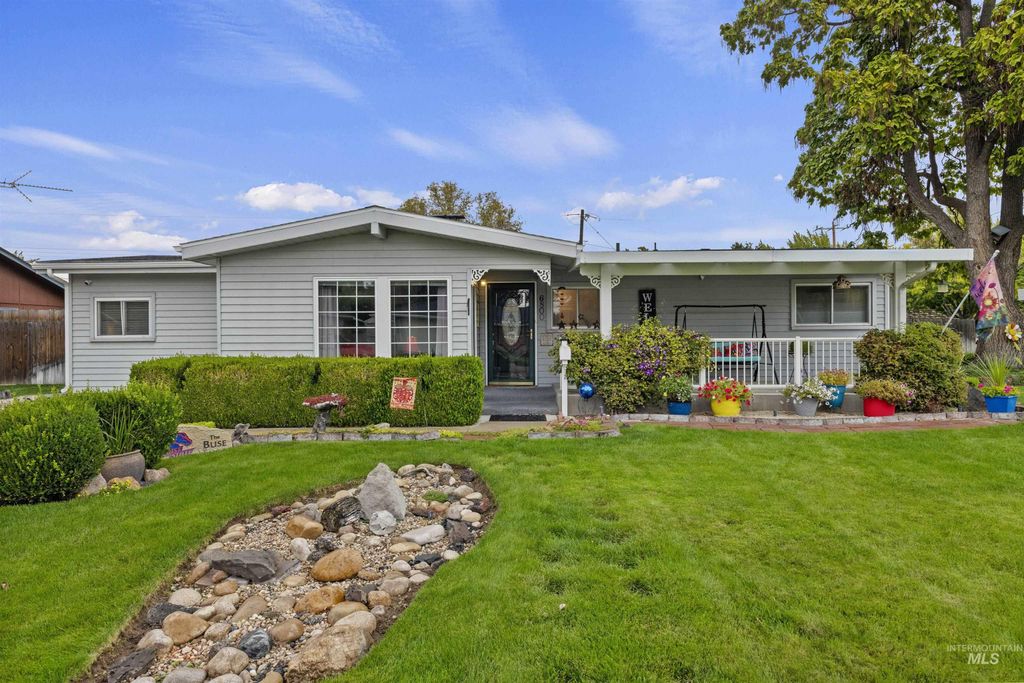 Photo of 6800 W Folk Dr, Boise, ID 83704 (MLS # 98963675)