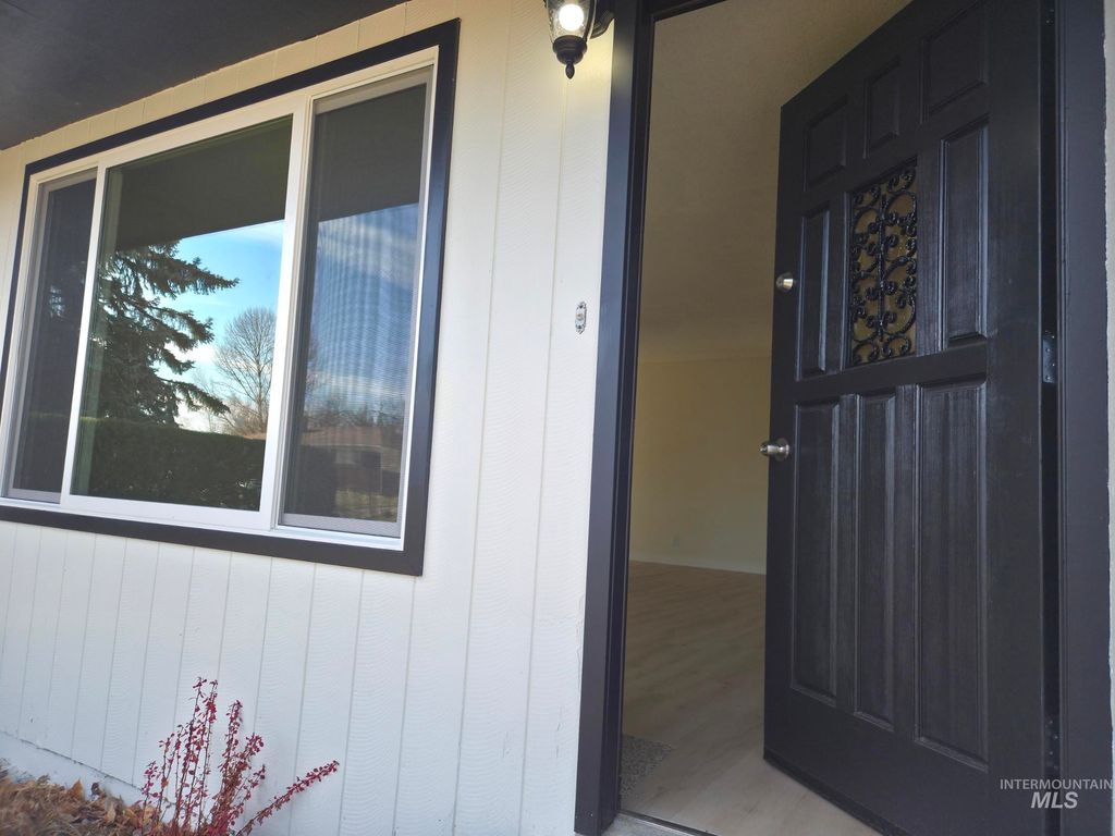 Photo of 309 S Roosevelt St, Moscow, ID 83843 (MLS # 98973887)