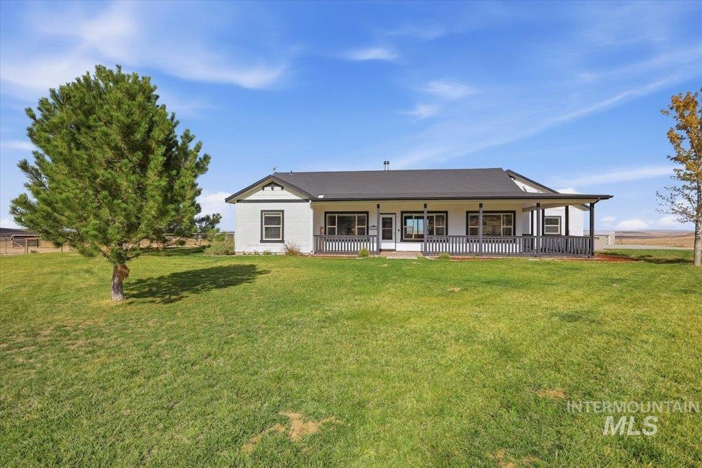 Photo of 18026 Briar Creek Rd, Murphy, ID 83650 (MLS # 99000914)