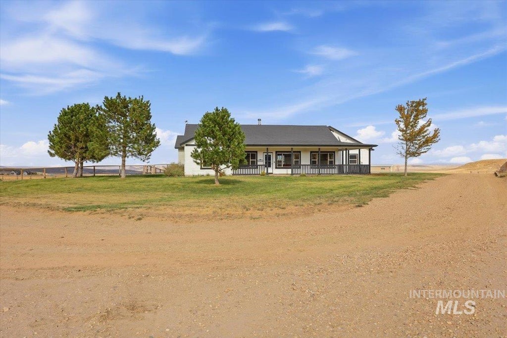 Photo of 18026 Briar Creek Rd, Murphy, ID 83650 (MLS # 99000914)