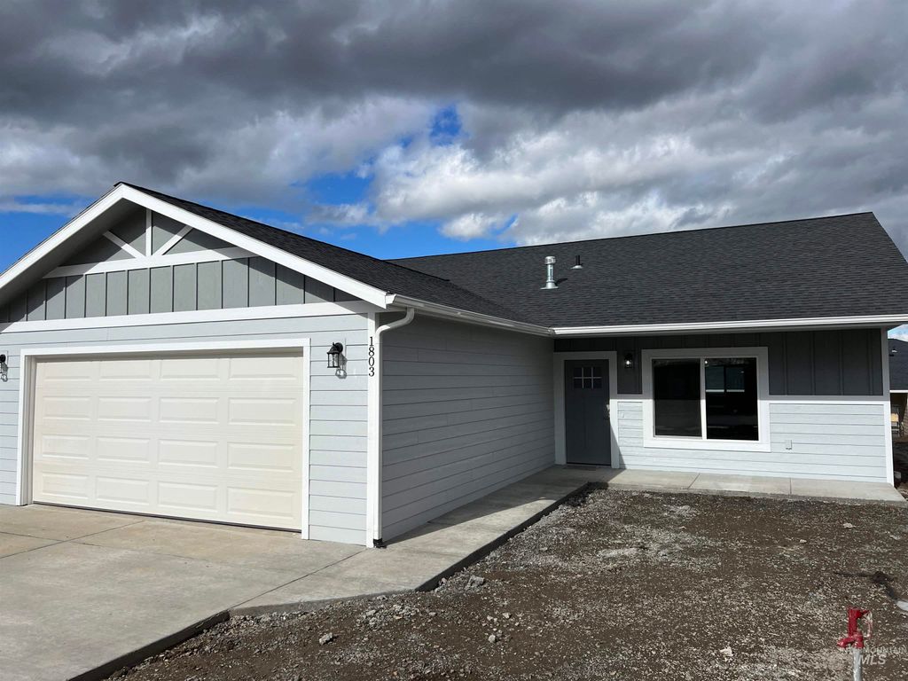 Photo of 1735 Painted Rock Ct, Lewiston, ID 83501 (MLS # 98977891)