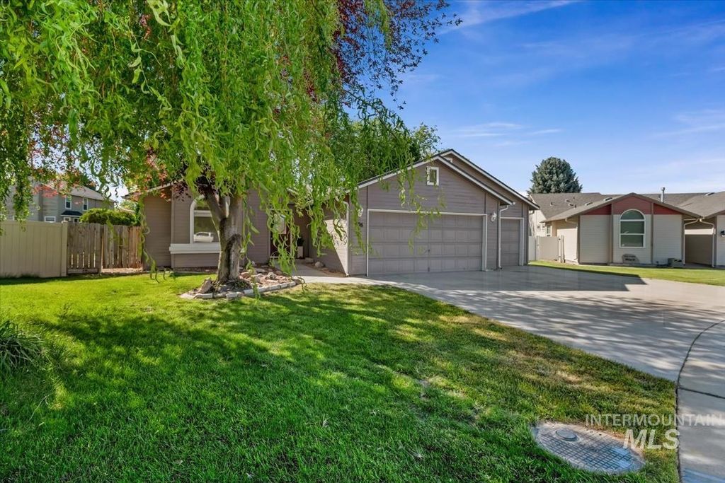 Photo of 406 Madrone Cir, Nampa, ID 83686 (MLS # 98990088)