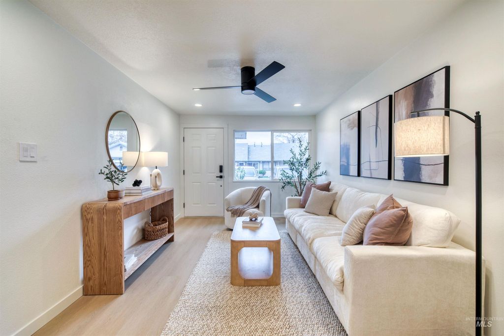 Photo of 496 E Chester Ln, Boise, ID 83706 (MLS # 98969500)