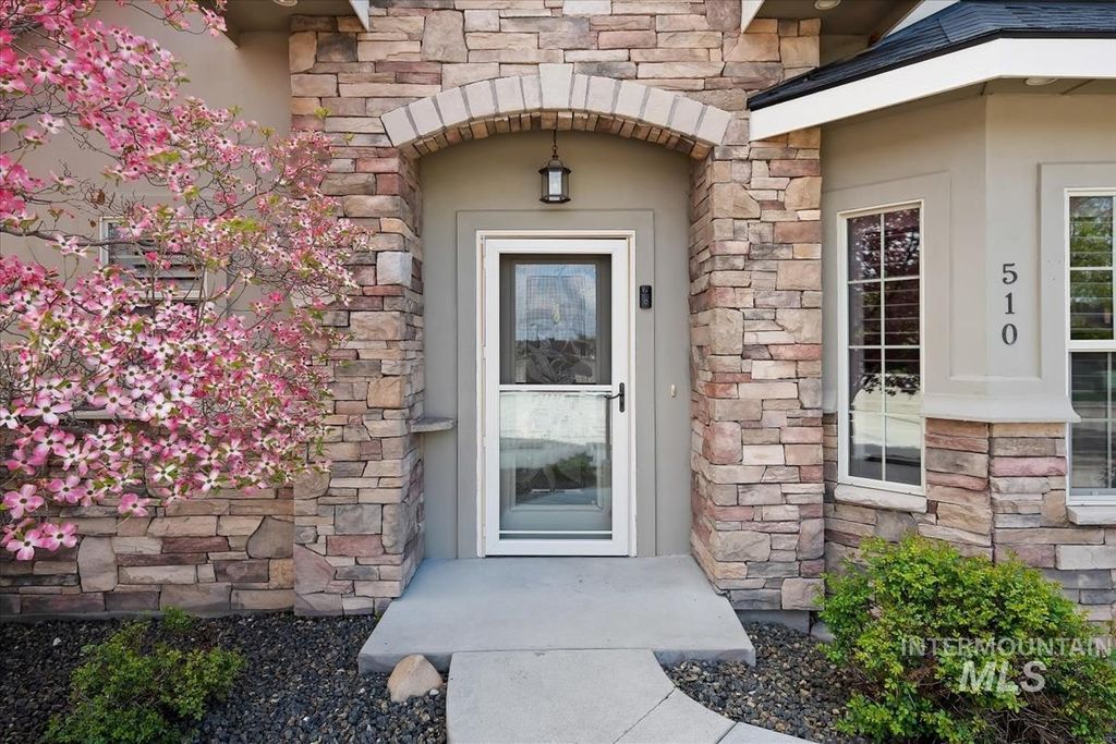 Photo of 510 S Whisperwood Way, Boise, ID 83709 (MLS # 98982349)