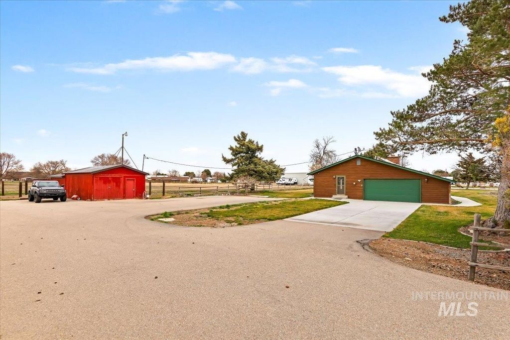 Photo of 1124 E Lewis Ln, Nampa, ID 83686 (MLS # 98977957)