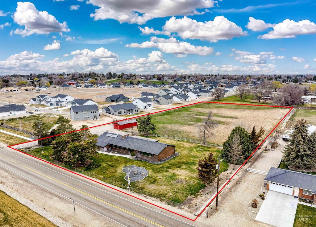 Photo of 1124 E Lewis Ln, Nampa, ID 83686 (MLS # 98977957)