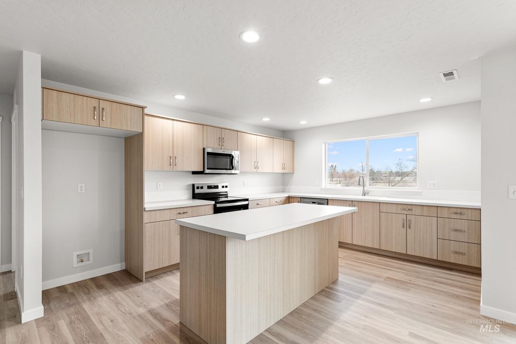 Photo of 13677 Redway Ct, Caldwell, ID 83607 (MLS # 98987179)