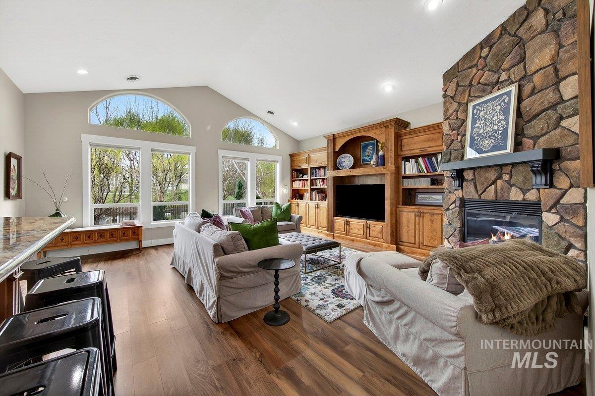 1013 E Rivers End Drive